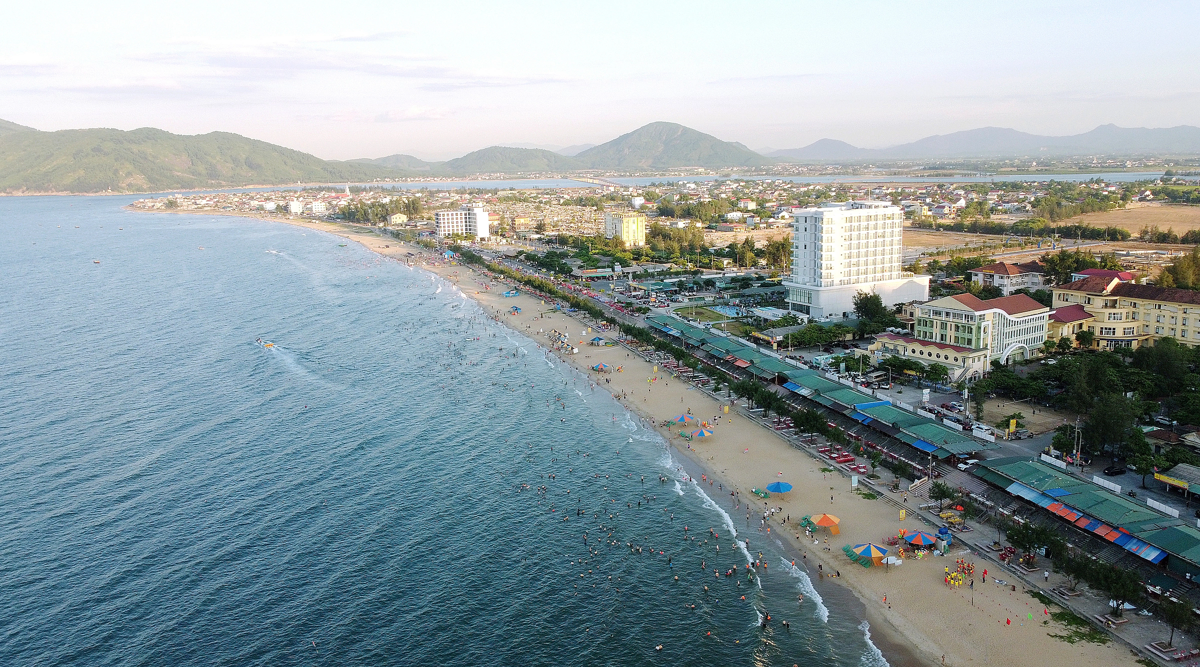 Séjour à la plage de Thien Cam: immersion au cœur d'une baie préservée de Ha Tinh